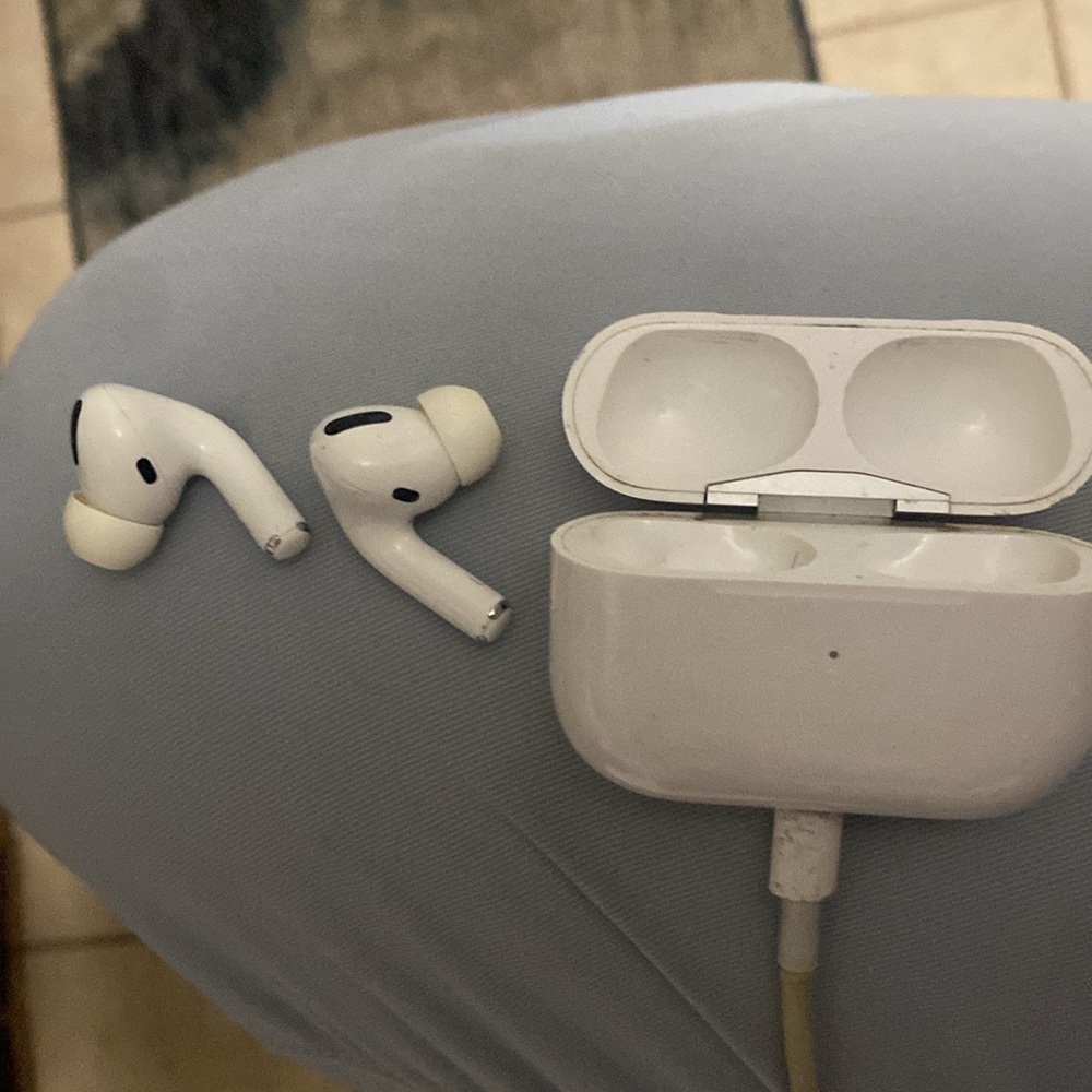 Apple air pods pro LIKE NEW